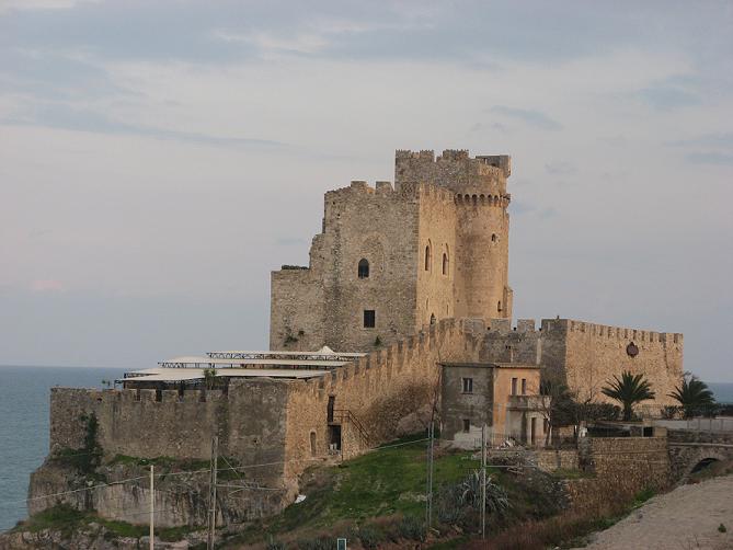 Castello di Roseto Capo Spulico